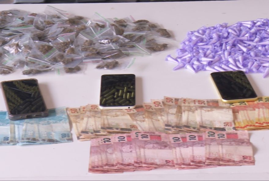 tres-pessoas-presas-em-operacoes-contra-o-trafico-em-bh3A-drogas2C-armas-e-detencoes.-policia-civil-investiga-casos tres-pessoas-presas-em-operacoes-contra-o-trafico-em-bh3A-drogas2C-armas-e-detencoes.-policia-civil-investiga-casos