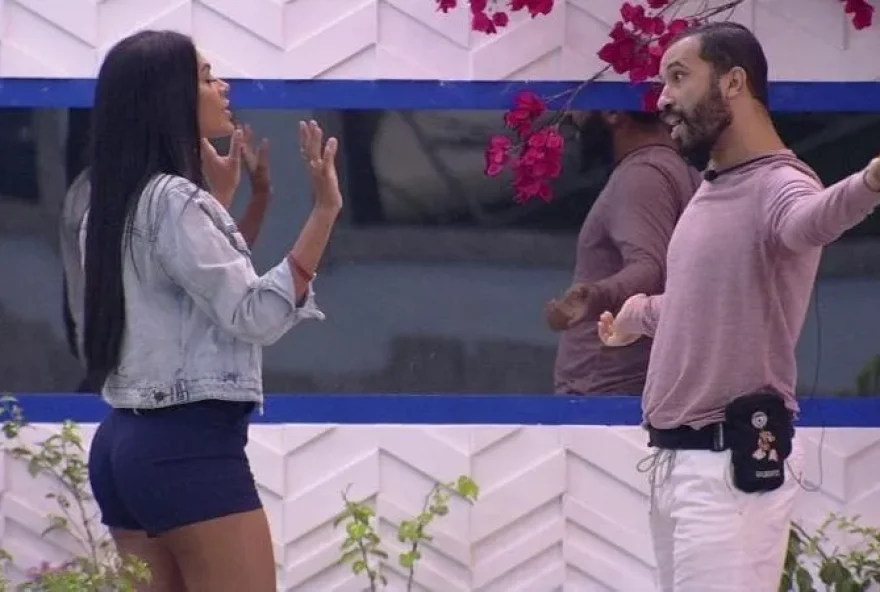 Gil e Pocah durante briga no BBB 21. (Reprodução/ Gshow)