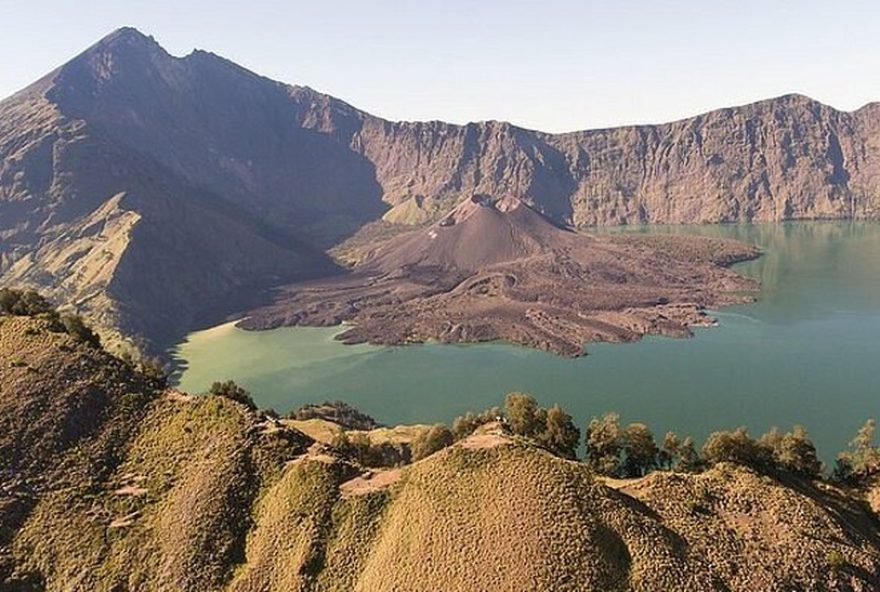 trilha-vulcao-rinjani3A-brasileira-cai-e-aguarda-resgate-por-mais-30-horas
