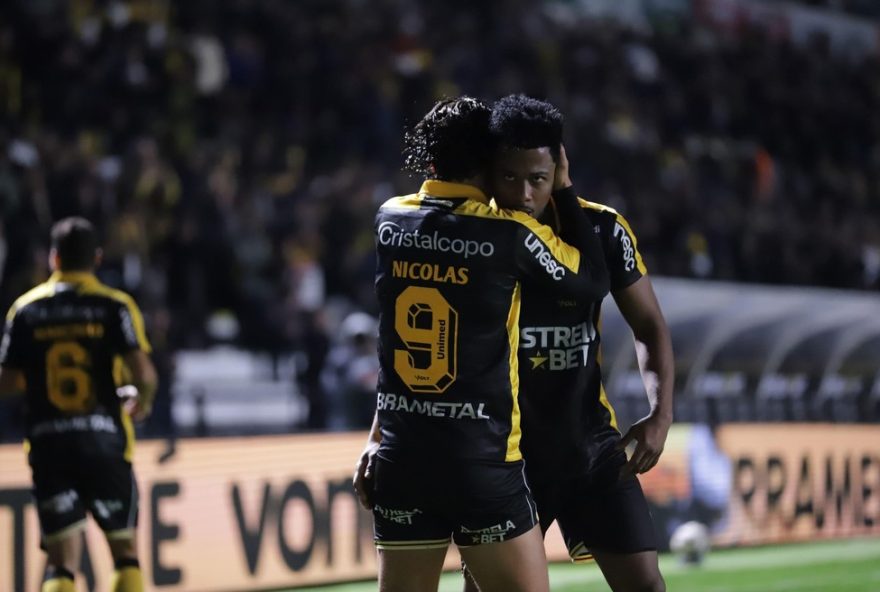 trindade-destaca-importancia-de-manter-os-pes-no-chao-no-criciuma3A-acompanhe-a-trajetoria-do-time-na-serie-b