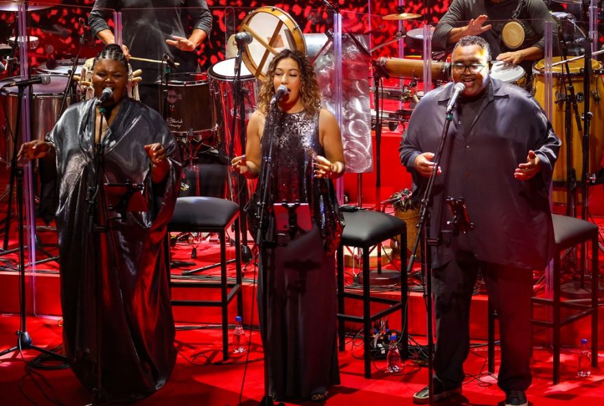 trio-de-backing-vocals-que-acompanha-maria-bethania-em-show-dos-60-anos-de-carreira