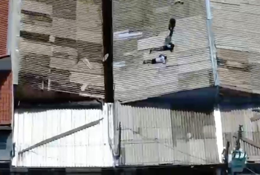 trio-e-detido-pela-pm-ao-tentar-fugir-pelo-telhado-em-sao-jose-dos-campos trio-e-detido-pela-pm-ao-tentar-fugir-pelo-telhado-em-sao-jose-dos-campos