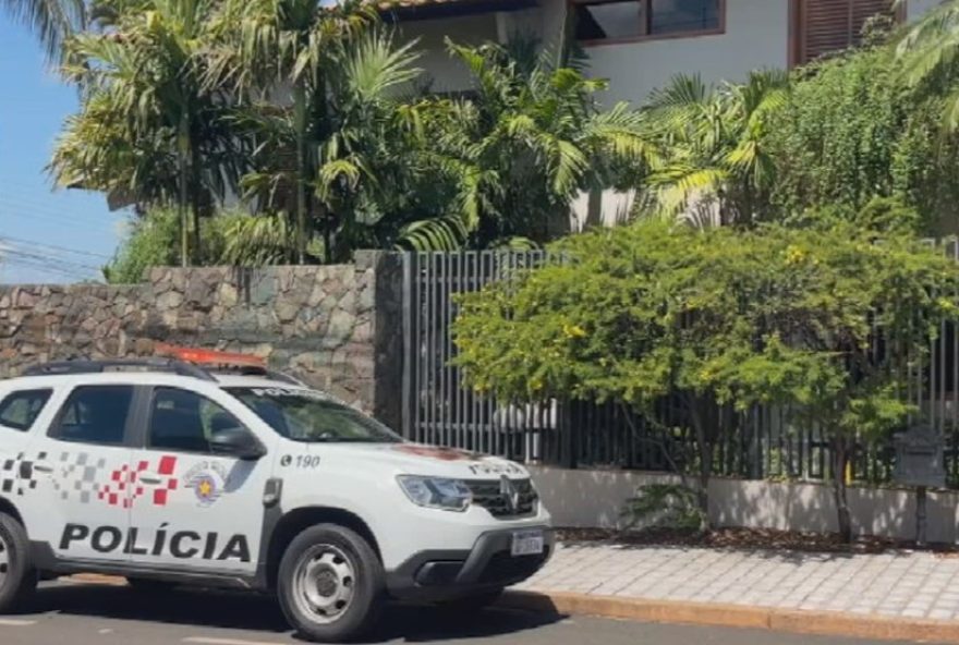 trio-e-feito-refem-em-assalto-a-casa-por-homens-encapuzados-em-santa-fe-do-sul3A-joias-avaliadas-em-r24-100-mil-levadas trio-e-feito-refem-em-assalto-a-casa-por-homens-encapuzados-em-santa-fe-do-sul3A-joias-avaliadas-em-r24-100-mil-levadas