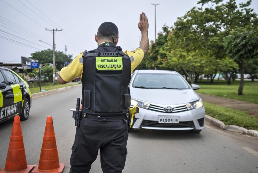 trio-e-preso-por-fraude-no-detran-df3A-veiculos-de-luxo-apreendidos0A trio-e-preso-por-fraude-no-detran-df3A-veiculos-de-luxo-apreendidos0A