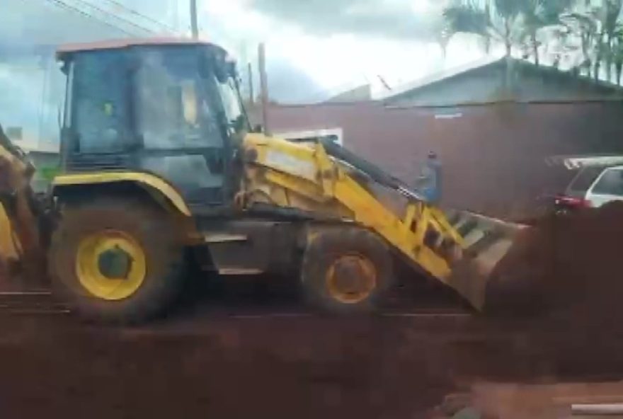 trio-e-preso-por-tentativa-de-furto-de-agua-em-sp-com-retroescavadeira trio-e-preso-por-tentativa-de-furto-de-agua-em-sp-com-retroescavadeira
