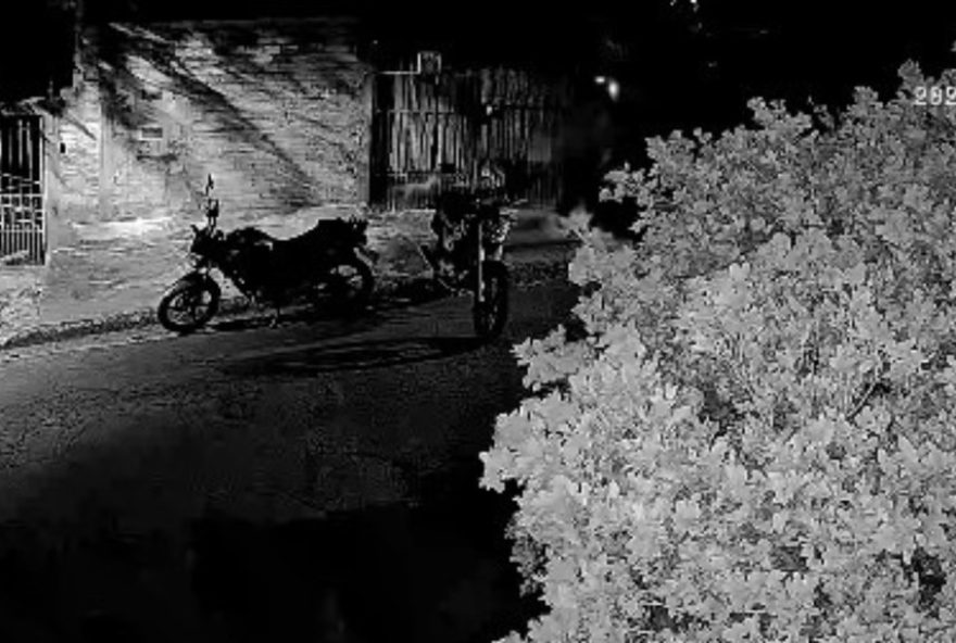 trio-furta-moto-apos-quebrar-cadeado-de-garagem-em-campinas trio-furta-moto-apos-quebrar-cadeado-de-garagem-em-campinas