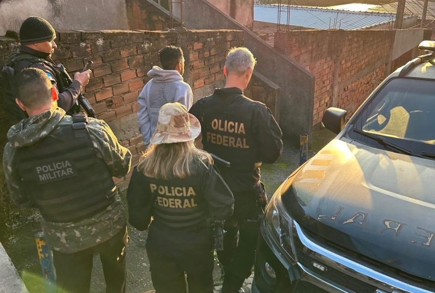 trio-suspeito-de-integrar-quadrilha-de-trafico-e-preso-na-dutra3A-operacao-rota-da-serra-desarticula-grupo-entre-sp-e-rj