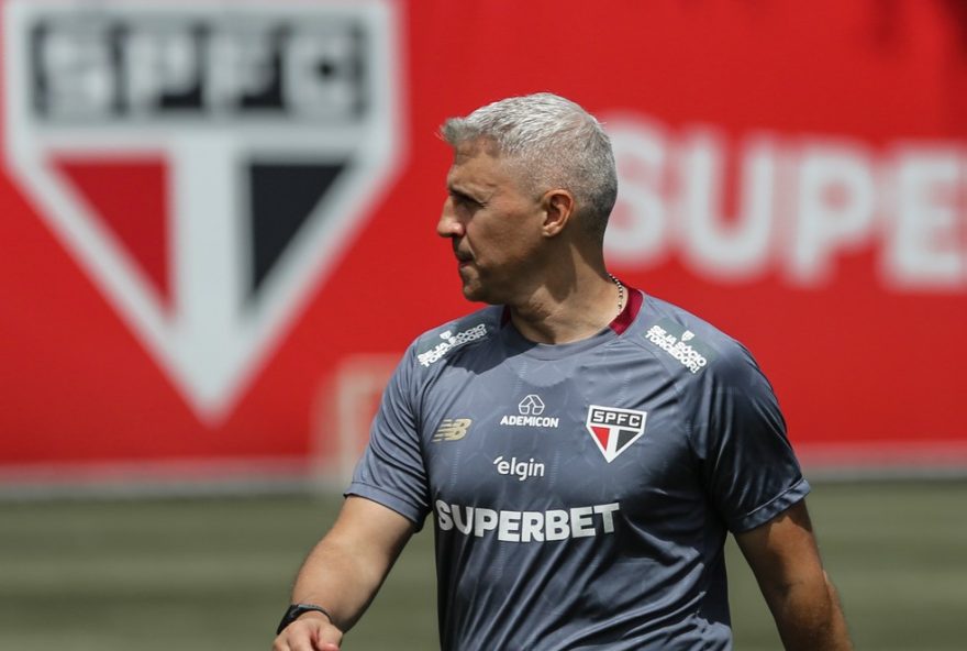 troca-de-grama-nos-campos-do-ct-do-sao-paulo3A-modernizacao-para-excelencia-nos-treinamentos troca-de-grama-nos-campos-do-ct-do-sao-paulo3A-modernizacao-para-excelencia-nos-treinamentos