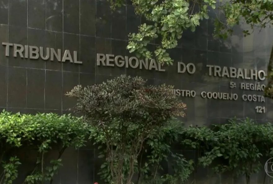 trt-ba-determina-transferencia-de-enfermeira-lactante-de-setor-insalubre3A-filha-protegida-durante-amamentacao