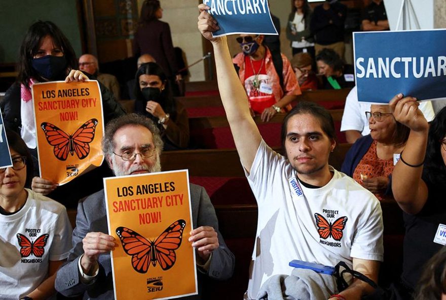 trump-ameaca-cortar-financiamento-a-estados-com-cidades-santuario-em-meio-a-confrontos-caoticos-em-minneapolis trump-ameaca-cortar-financiamento-a-estados-com-cidades-santuario-em-meio-a-confrontos-caoticos-em-minneapolis