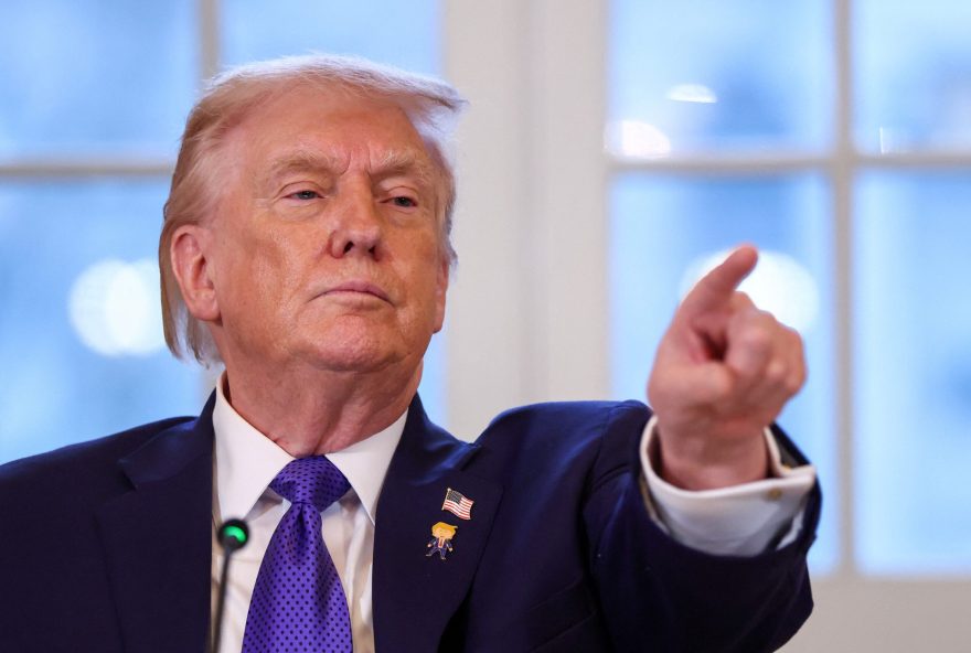 trump-anuncia-tarifa-de-1025-contra-paises-contrarios-a-compra-da-groenlandia trump-anuncia-tarifa-de-1025-contra-paises-contrarios-a-compra-da-groenlandia