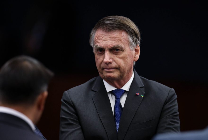 trump-quer-influenciar-cenario-e-favorecer-bolsonaro-em-2026