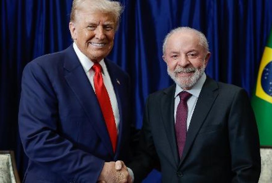 trump-remove-parte-da-tarifa-eduardo-bolsonaro-e-lanca-jair-no-mar