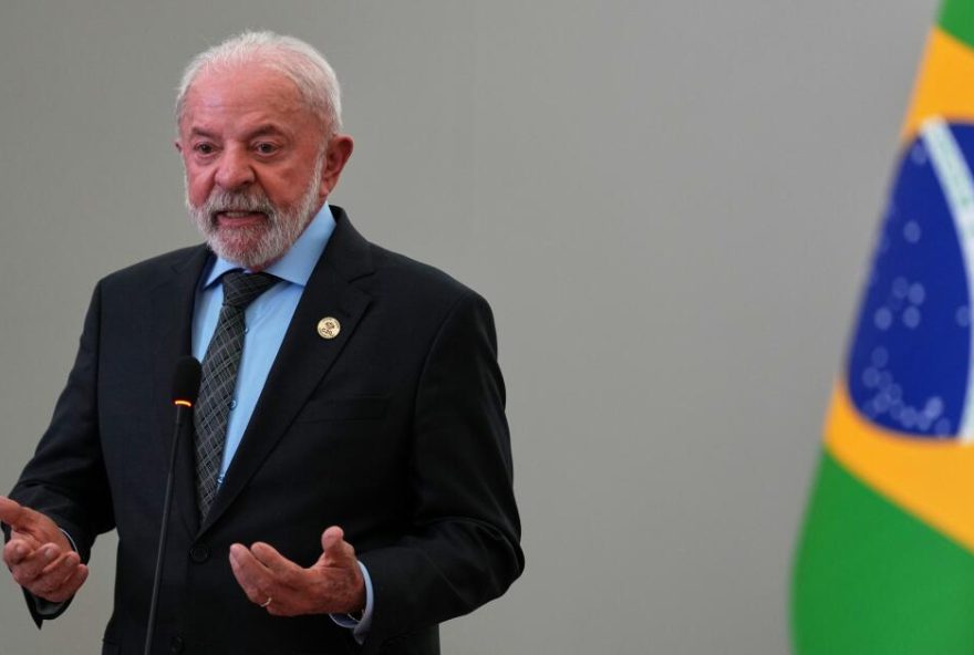 trump-shifts-from-hostility-to-courting-brazils-leftist-leader trump-shifts-from-hostility-to-courting-brazils-leftist-leader