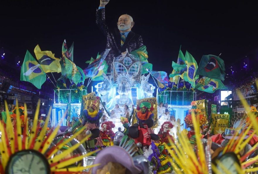 tse-arquiva-acao-para-investigar-desfile-de-carnaval-que-homenageou-lula