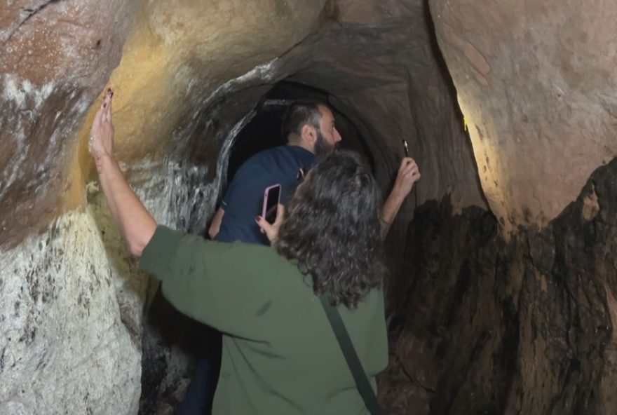 tunel-pre-historico-de-animais-gigantes-em-vinicola-de-santana-do-livramento3A-pesquisas-e-descobertas