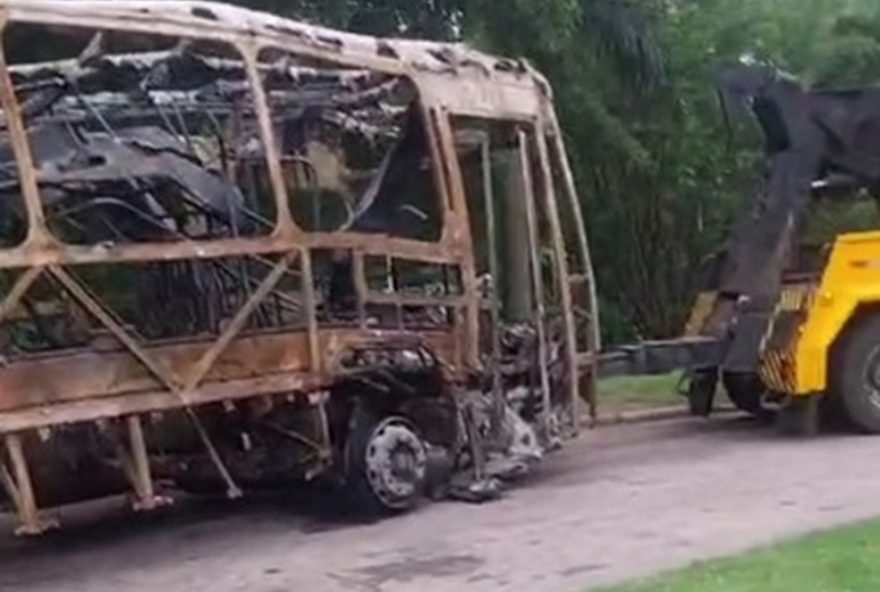 tunel-reboucas-interditado-por-irregularidades-de-seguranca3A-transito-caotico-e-onibus-em-chamas tunel-reboucas-interditado-por-irregularidades-de-seguranca3A-transito-caotico-e-onibus-em-chamas