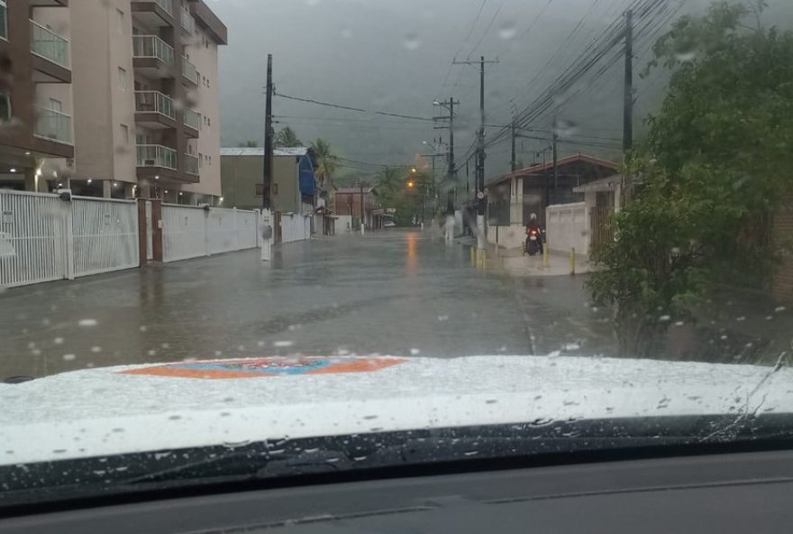ubatuba-tem-alagamentos-apos-chuva-intensa-na-madrugada3A-defesa-civil-alerta ubatuba-tem-alagamentos-apos-chuva-intensa-na-madrugada3A-defesa-civil-alerta