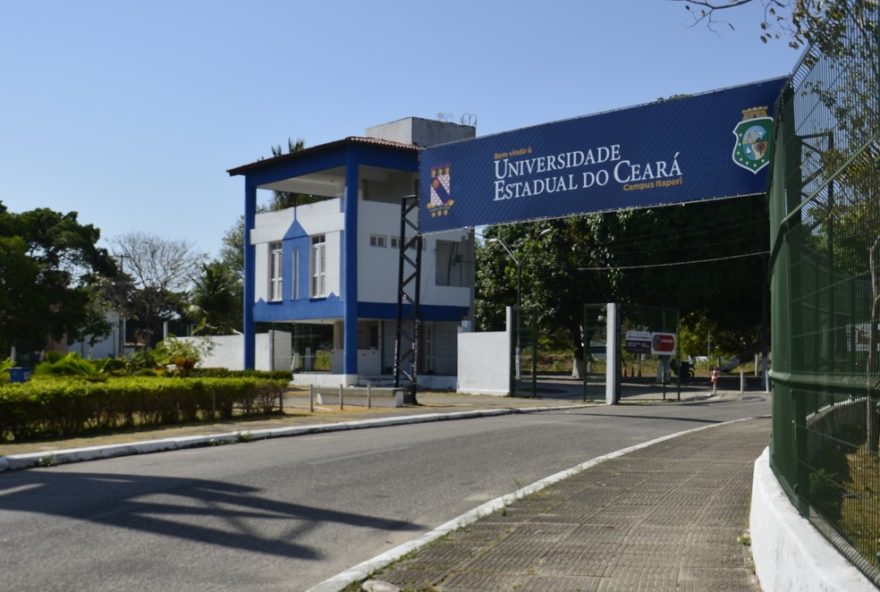 uece-indefere-mais-de-7-mil-matriculas-de-cotistas-no-vestibular3A-candidatos-contestam-decisao-da-universidade