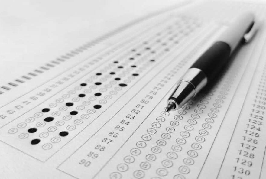 ufc-lanca-concurso-com-77-vagas-para-tecnicos-e-especialistas-ate-r24-52C9-mil