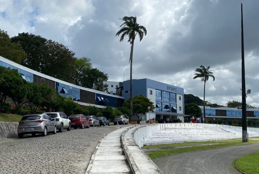 ufrpe-oferece-217-vagas-para-cursos-ead-em-fisica-e-artes-visuais3A-inscricoes-abertas