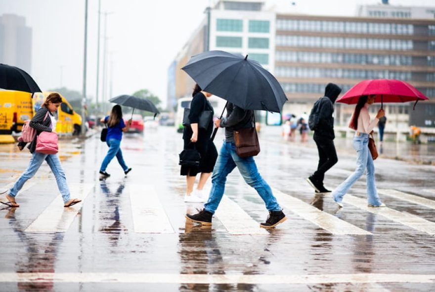 ultimo-dia-de-verao-tera-muita-chuva3A-saiba-onde-e-como-se-proteger