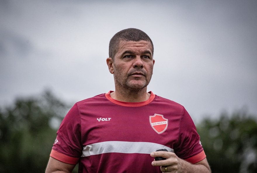 umberto-louzer-elogia-solidez-defensiva-do-vila-nova-em-vitoria-de-2-a-0-e-mantem-foco-na-semifinal-do-campeonato-goiano umberto-louzer-elogia-solidez-defensiva-do-vila-nova-em-vitoria-de-2-a-0-e-mantem-foco-na-semifinal-do-campeonato-goiano