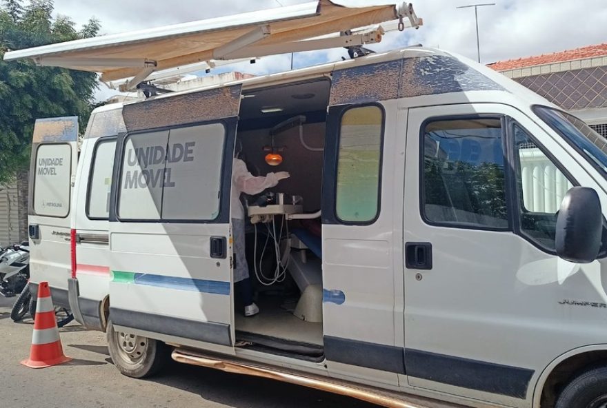 unidade-movel-odontologica-atende-21-localidades-na-zona-rural-de-petrolina