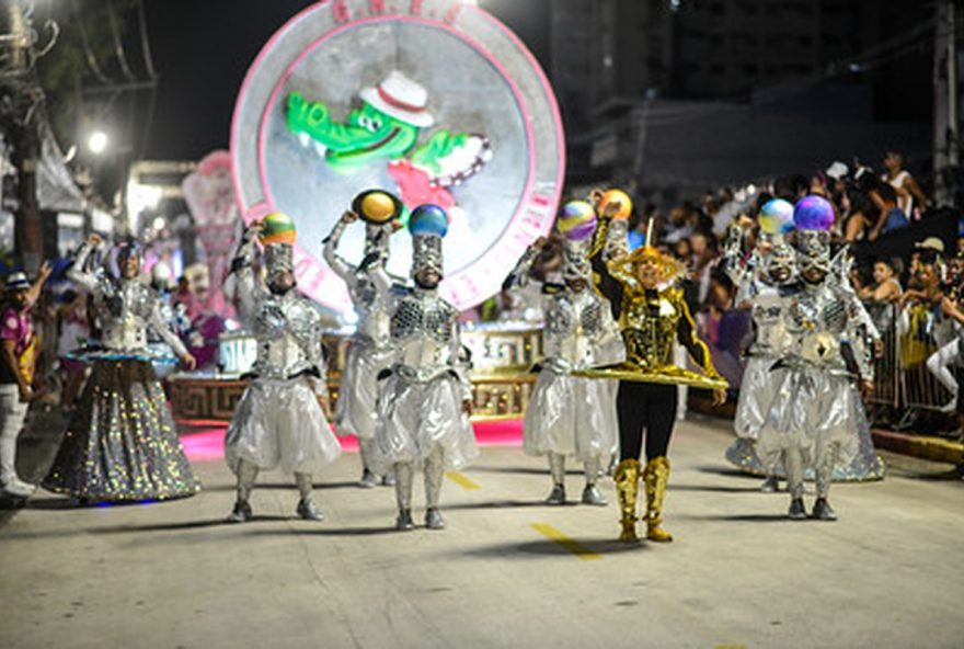 unidos-do-jacarezinho-vence-a-serie-prata-e-volta-a-sapucai-em-20263A-confira-os-resultados-do-carnaval-carioca-de-2025