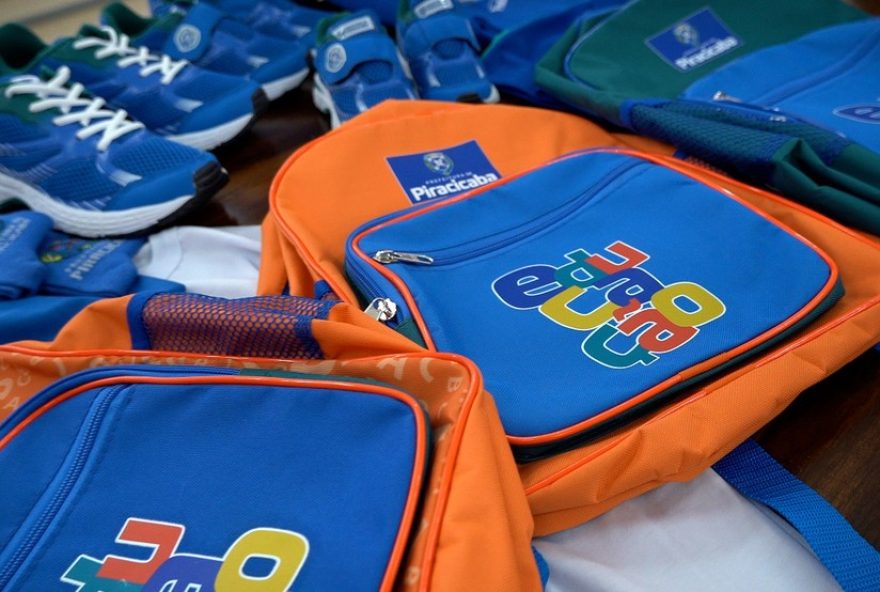 uniformes-para-alunos-de-piracicaba-ainda-nao-foram-entregues-a-10-dias-do-reinicio-das-aulas3A-licitacao-em-andamento