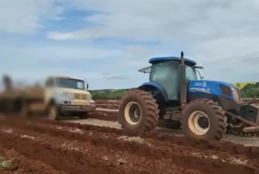 Orgão goianos descobrem mais de 150 trabalhadores são resgatados por trabalho análogo à escravidão no sudoeste do estado de Goiás (Reprodução/TV Anhanguera)