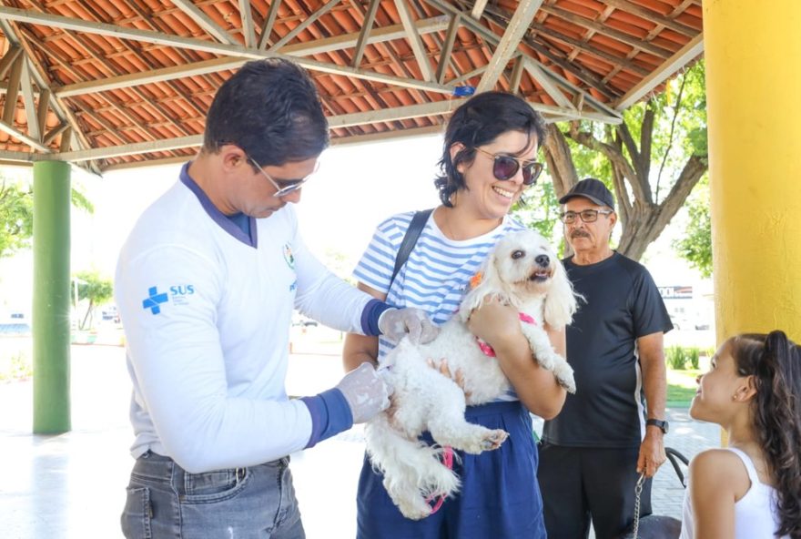vacinacao-antirrabica-na-zona-rural-de-petrolina3A-saiba-mais-sobre-a-campanha-para-imunizar-caes-e-gatos.-meta-e-vacinar-61-mil-animais