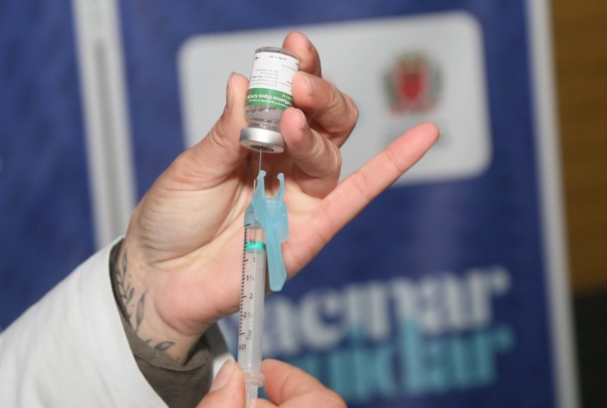 vacinacao-contra-a-gripe-na-procissao-de-corpus-christi-em-curitiba3A-locais-e-horarios