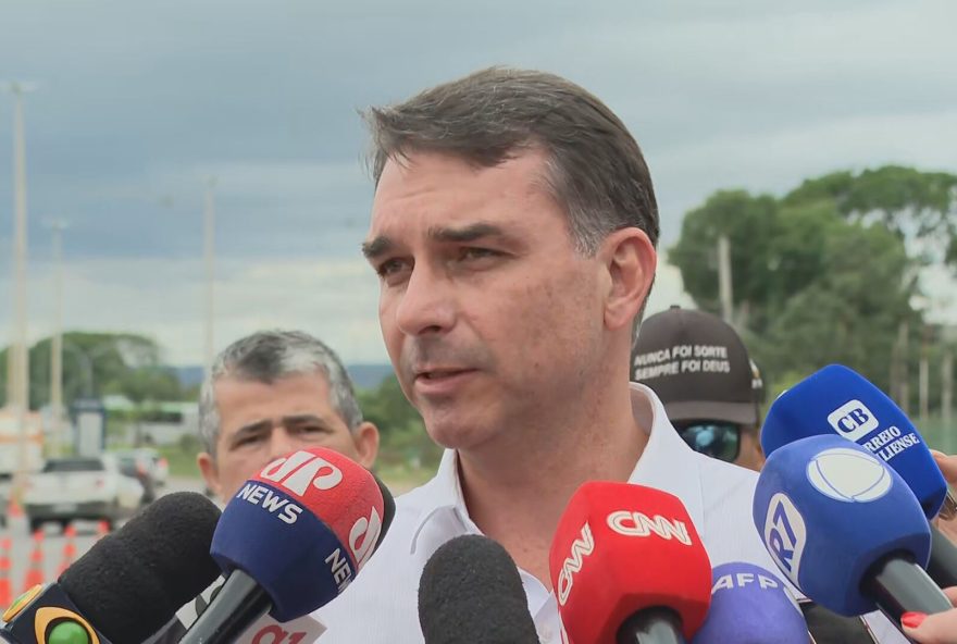 valdemar-costa-neto-aposta-em-estrategia-arrojada-para-alavancar-candidatura-de-flavio-bolsonaro valdemar-costa-neto-aposta-em-estrategia-arrojada-para-alavancar-candidatura-de-flavio-bolsonaro