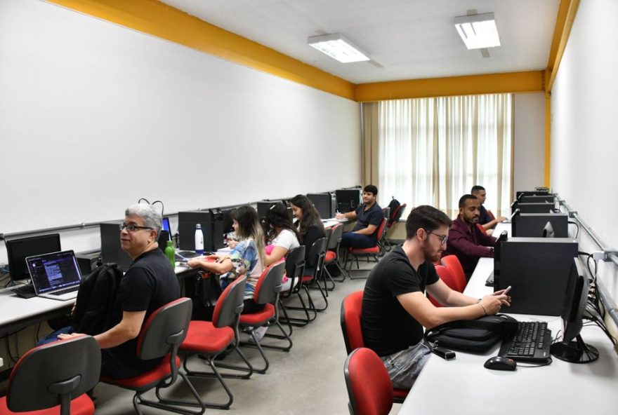 vale-a-pena-fazer-pos-graduacao3F-descubra-o-impacto-no-salario-com-este-comparativo