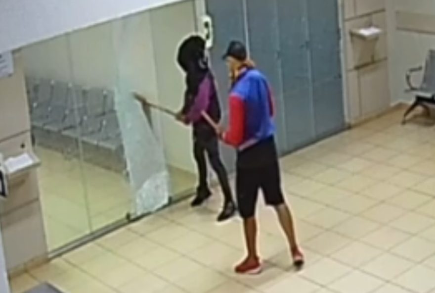 vandalos-invadem-velorio-municipal-de-marilia-e-destampam-caixoes3A-investigacoes-em-andamento vandalos-invadem-velorio-municipal-de-marilia-e-destampam-caixoes3A-investigacoes-em-andamento