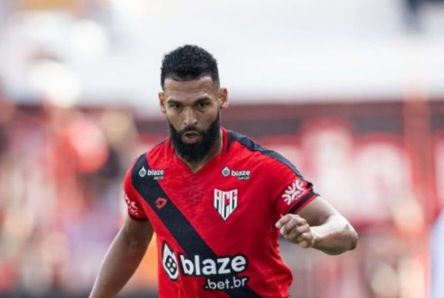 var-em-acao-decide3A-maranhao-vira-heroi-e-vilao-em-jogo-entre-atletico-go-e-athletico-pr
