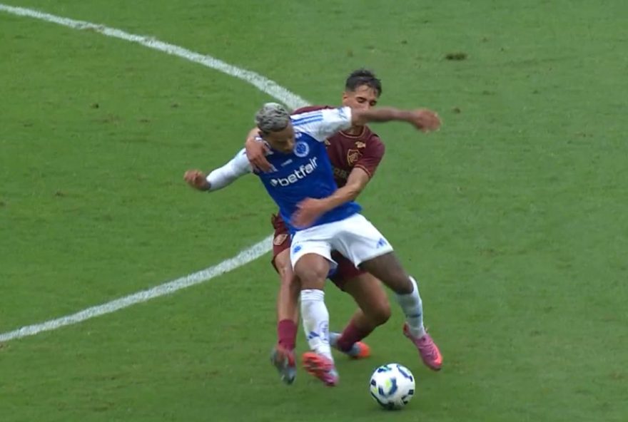var-revela-que-cotovelada-de-matheus-pereira-foi-acidental3A-veja-analise-no-jogo-entre-cruzeiro-x-fluminense