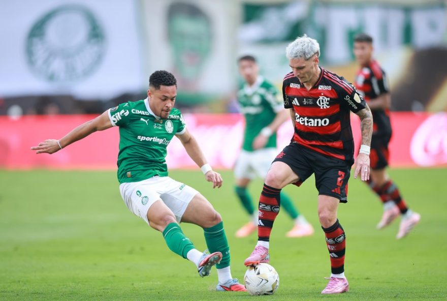 varela3A-de-contestado-a-consagrado-atuacao-de-gala-na-final-da-libertadores-coroa-novo-status-no-flamengo