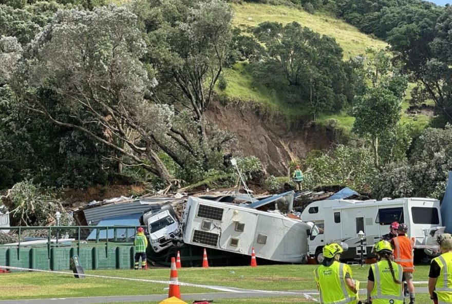 varios-desaparecidos-apos-deslizamento-de-terra-na-nova-zelandia3B-videos-e-fotos-emocionantes varios-desaparecidos-apos-deslizamento-de-terra-na-nova-zelandia3B-videos-e-fotos-emocionantes