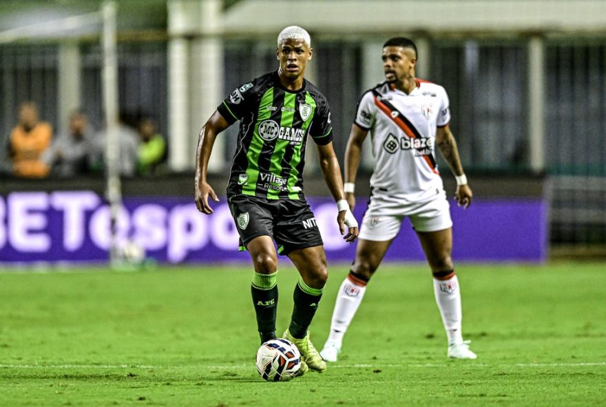 vasco-anuncia-retorno-de-cauan-barros-e-reforca-elenco-para-o-brasileirao