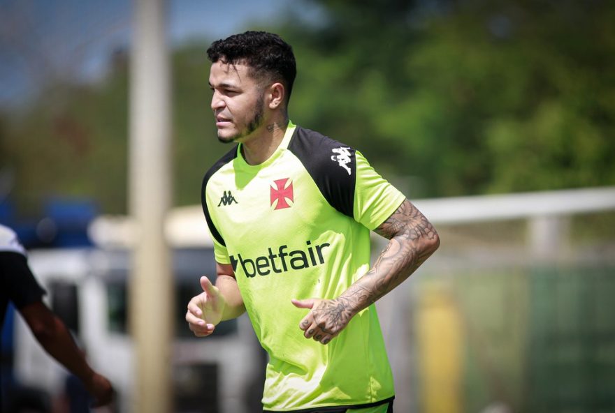 vasco-de-coutinho-e-adson-se-preparam-para-estreia-no-brasileirao-contra-o-santos-fique-atualizado-com-o-ge