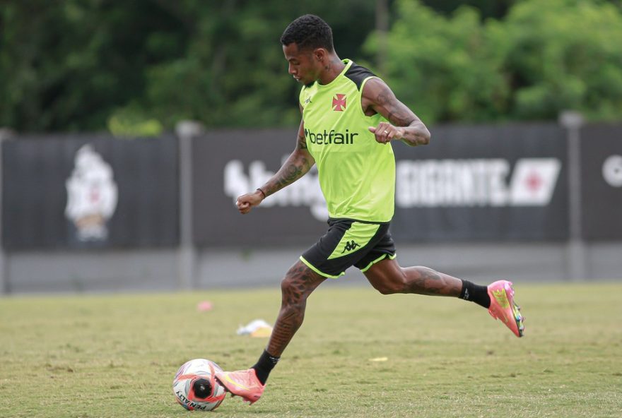 vasco-divulga-lista-de-relacionados-para-estreia-de-fabio-carille-no-carioca