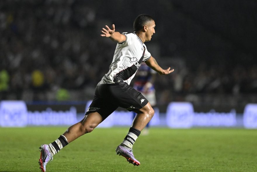 vasco-escalado-para-classico-contra-fluminense3A-mateus-cocao-titular-no-meio-de-campo