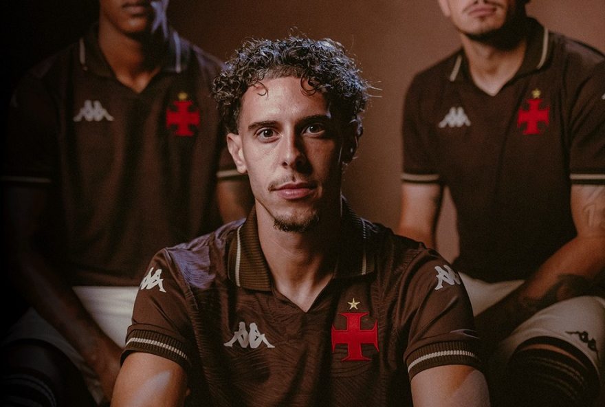 vasco-lanca-terceiro-uniforme-marrom-em-homenagem-aos-80-anos-da-conquista-historica3A-campeao-de-terra-e-mar.-adquira-ja-a-nova-camisa-do-clube