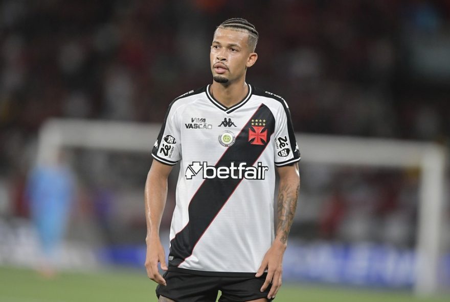 vasco-lidera-ranking-de-jogadores-com-mais-minutos-em-campo-em-20253A-desafios-e-estrategias-para-manter-alto-desempenho