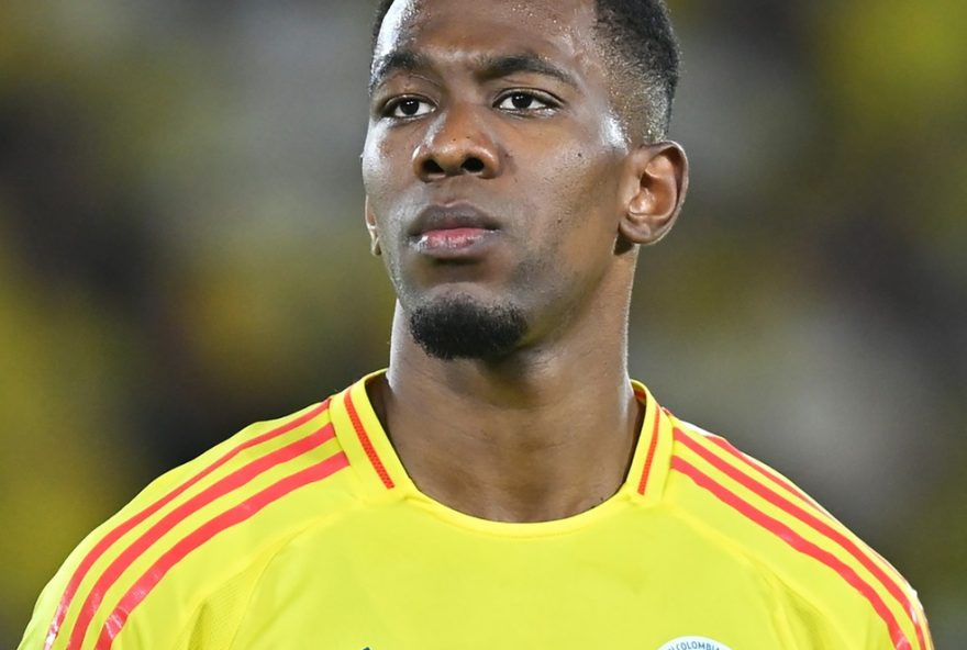 vasco-negocia-contratacao-de-carlos-cuesta2C-zagueiro-colombiano-de-destaque