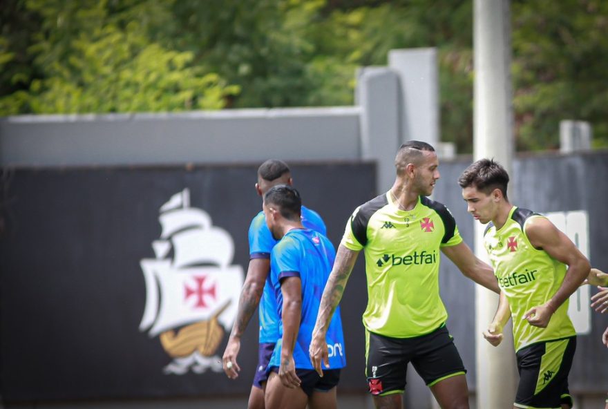 vasco-vence-marica-em-jogo-treino-e-se-prepara-para-estreia-no-brasileirao-2025