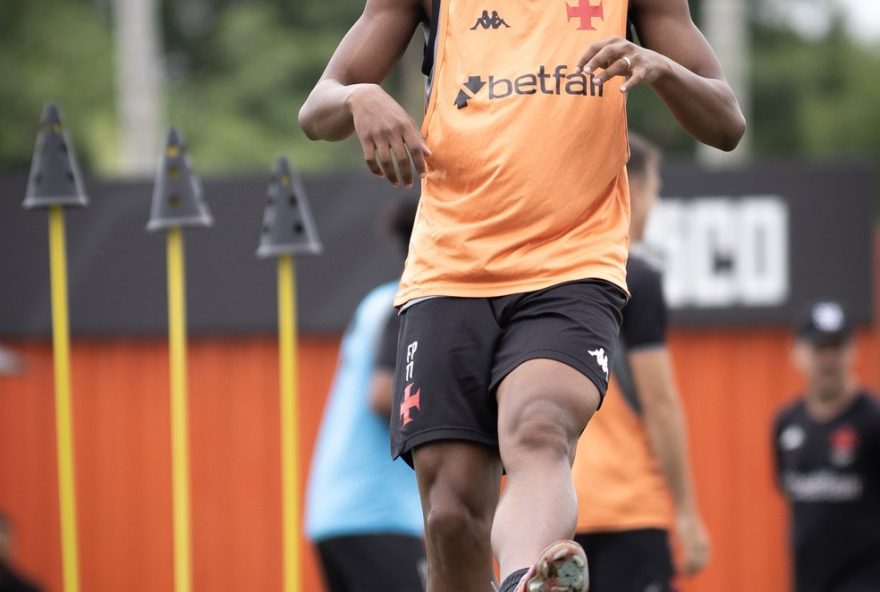 vasco3A-escalacao-para-o-classico-contra-o-botafogo-com-desfalques-e-duvidas3B-confira-o-time-provavel