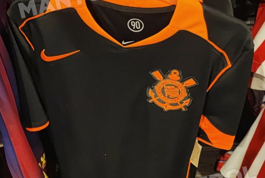 vazam-fotos-da-nova-terceira-camisa-do-corinthians-inspirada-nos-anos-2000